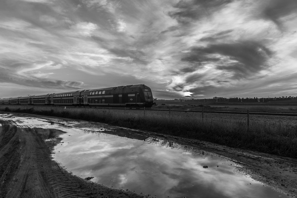 Monochrome 27